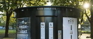 Barrierefrei. Modern und oftmals mit Wickeltisch und zusätzlichem, kostenfreien Pissoir sind die neuen Modultoiletten ausgestattet.