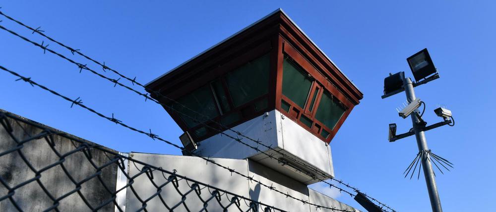Viele Menschen an einem Ort - darum gelten Gefängnisse wie die JVA Tegel eigentlich als Risiko-Orte.