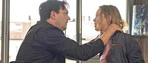 Die Besten im Norden. Ermittlerin König (Anneke Kim Sarnau) ist am Ende, Kollege Bukow (Charly Hübner) bestürzt. 