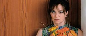 Obsessiv.  Caroline (Martina Gedeck) leidet unter einer schweren Herzkrankheit. Durch eine erfolgreiche OP wird sie zurück ins Leben geworfen und muss sich ihm neu stellen.