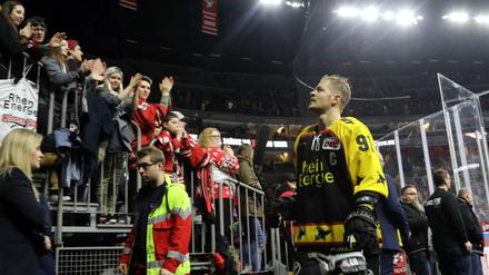 Banger Blick: Kölns Nationalspieler Moritz Müller hat die Gründung einer Spielergewerkschaft initiiert.
