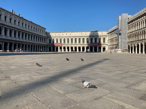 Platz da. Venedigs Markusplatz, das Ziel der Reise.