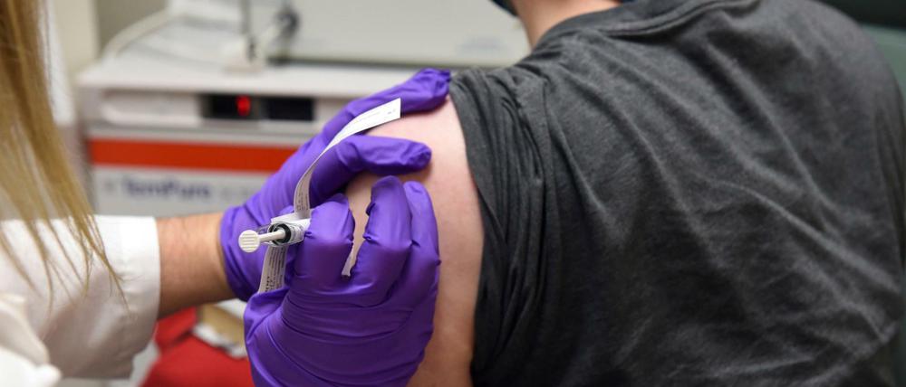 Probelauf für erste Impfstoffe gegen Covid-19. Es geht dabei auch ums Geschäft. Ist das richtig so?