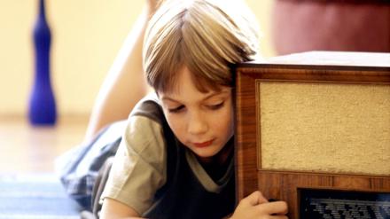 Durch narrative Sendungen im Funk würden Kinder Empathie entwickeln und lernen zuzuhören, so die Schriftstellervereinigung PEN.