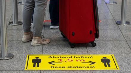 Bei vielen Menschen ist die Urlaubsfreude noch getrübt. Auch angesichts von Warnungen aus der Politik.