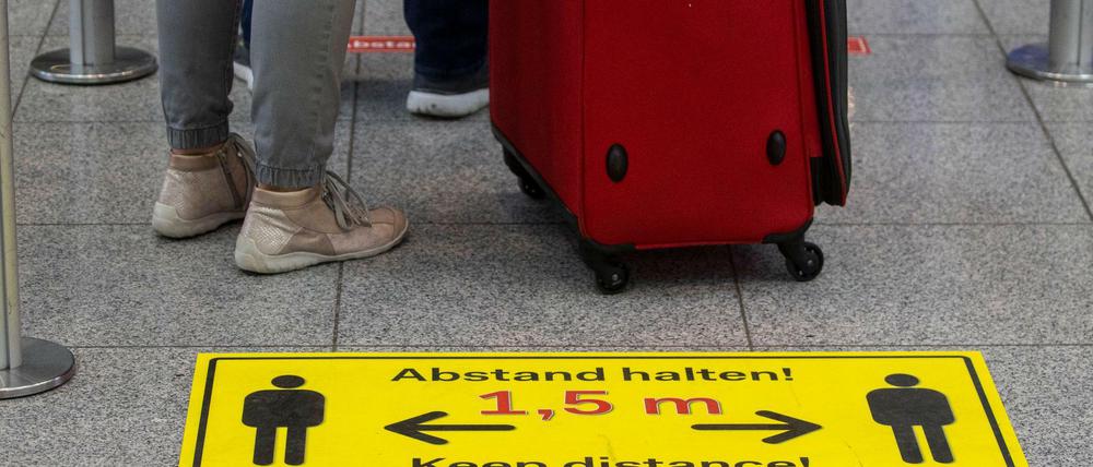 Bei vielen Menschen ist die Urlaubsfreude noch getrübt. Auch angesichts von Warnungen aus der Politik.