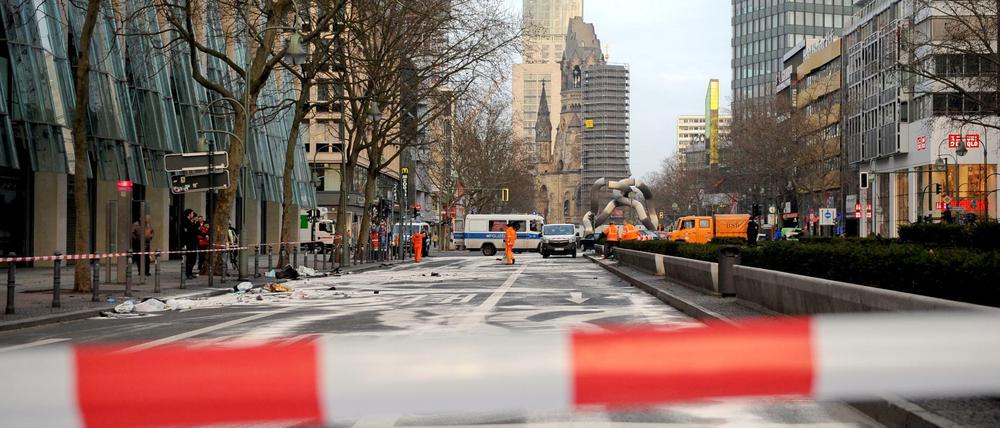 Die gesperrte Tauentzienstraße nach dem illegalen Autorennen 2016.
