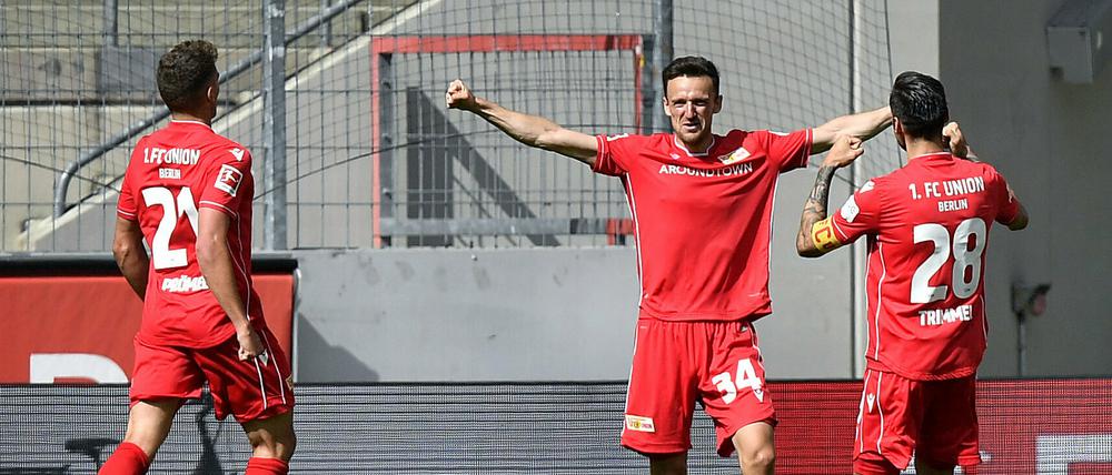 Kann sich gut vorstellen, nächste Saison für Union zu spielen: Christian Gentner feiert das zweite Tor im Spiel gegen Köln. 