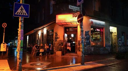 Samstagnacht in der Neuköllner Weserstraße.
