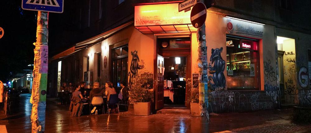 Samstagnacht in der Neuköllner Weserstraße.