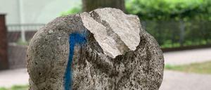 Kopf ab: Die Statue ist wegen ihres Namens - „Hockende Negerin“ - und ihres Machers umstritten und sollte entfernt werden.