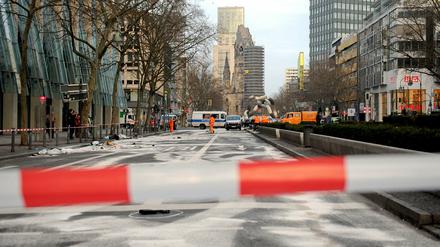 Die gesperrte Berliner Tauentzienstraße nach einem illegalen Autorennen.