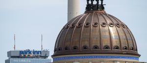 Seit Ende Mai mit Kreuz: die Kuppel des Stadtschlosses.