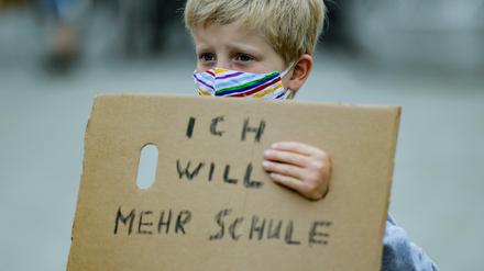 Manche Familien demonstrierten gegen Schul- und Kitaschließungen. 
