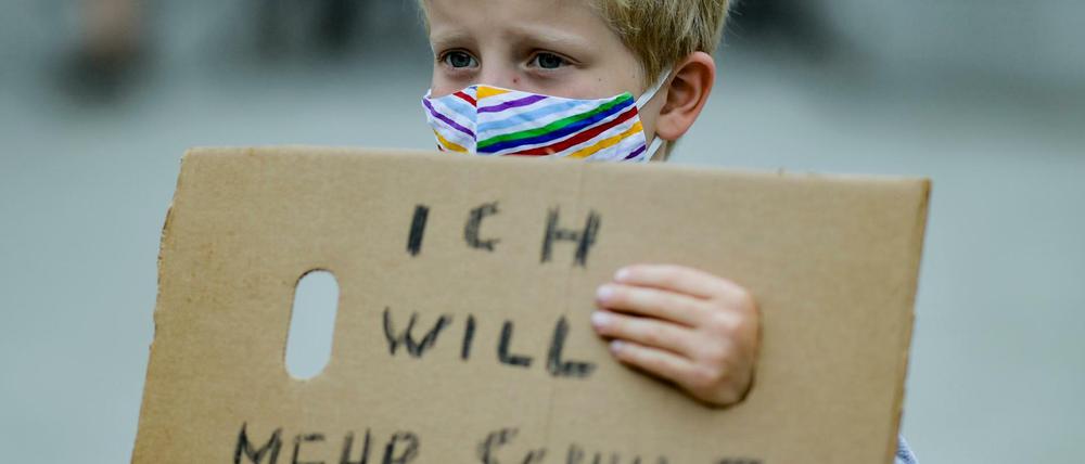 Manche Familien demonstrierten gegen Schul- und Kitaschließungen. 