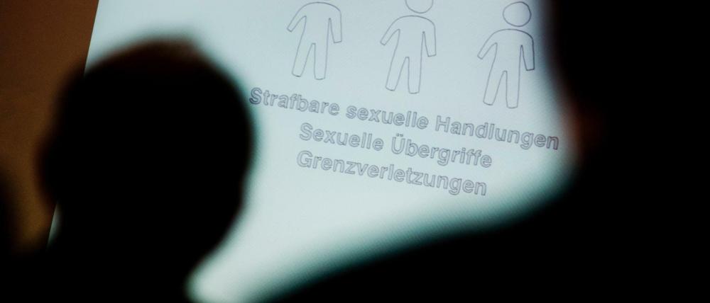 Einige Taten soll der Mann gefilmt haben.