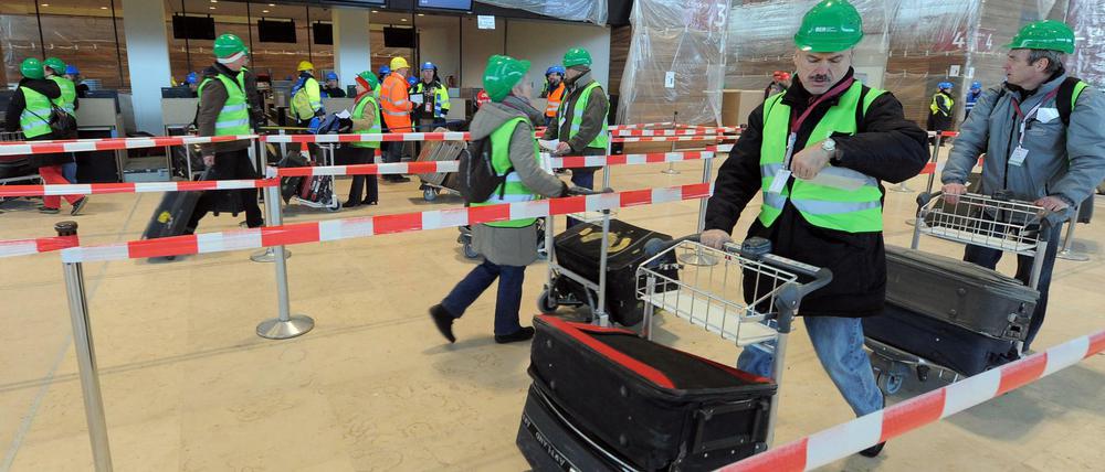 Im Februar testeten Freiwillige bereits die Abfertigungshalle am BER.