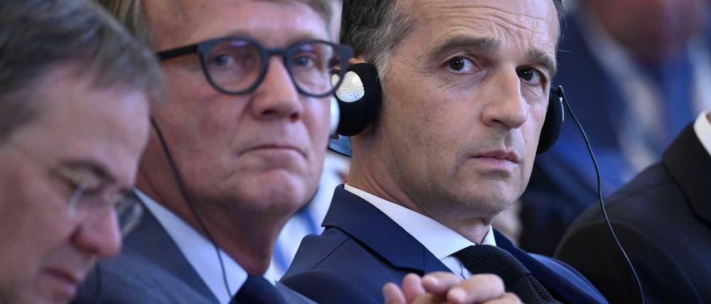 Hält nichts von den Äußerungen Armin Laschets (l.): Außenminister Heiko Maas (r.).