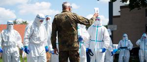 Die Bundeswehr unterstützt die Versorgung der Quarantäre-Wohnsiedlung von Tönnies.