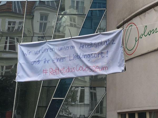 Gegen die Schließung des Kino Colosseum wird protestiert