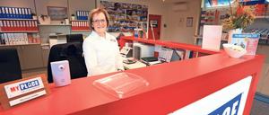 Kein Platz zu Hause? Martina Liedtke kann da weiterhelfen. Sie arbeitet seit elf Jahren in Berlins größter Lagerhalle.