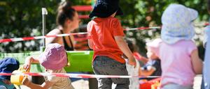 Während der Coronakrise sind die Kitas bis auf eine Notbetreuung weitgehend geschlossen. 