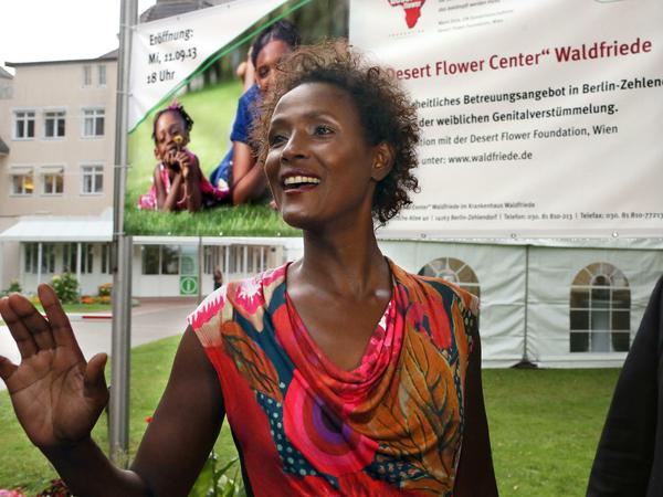 Bestsellerautorin Waris Dirie ("Wüstenblume") wurde 2013 Schirmherrin des "Desert Flower Centers" in Berlin-Zehlendorf. 
