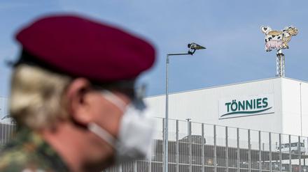 Die Bundeswehr soll bei dem Testverfahren der Mitarbeiter auf den Coronavirus unterstützen.