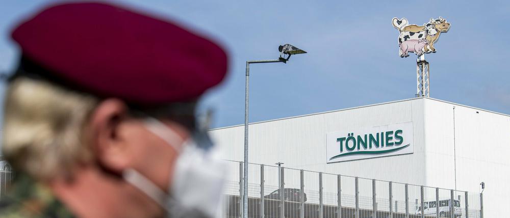 Die Bundeswehr soll bei dem Testverfahren der Mitarbeiter auf den Coronavirus unterstützen.