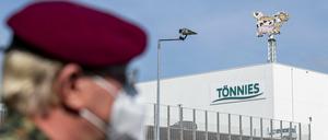 Die Bundeswehr soll bei dem Testverfahren der Mitarbeiter auf den Coronavirus unterstützen.