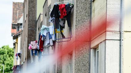 Das Corona-Hochhaus in Göttingen, dessen Sozialranking auch durch die Wäscheständer vor den Fenstern illustriert wird. 