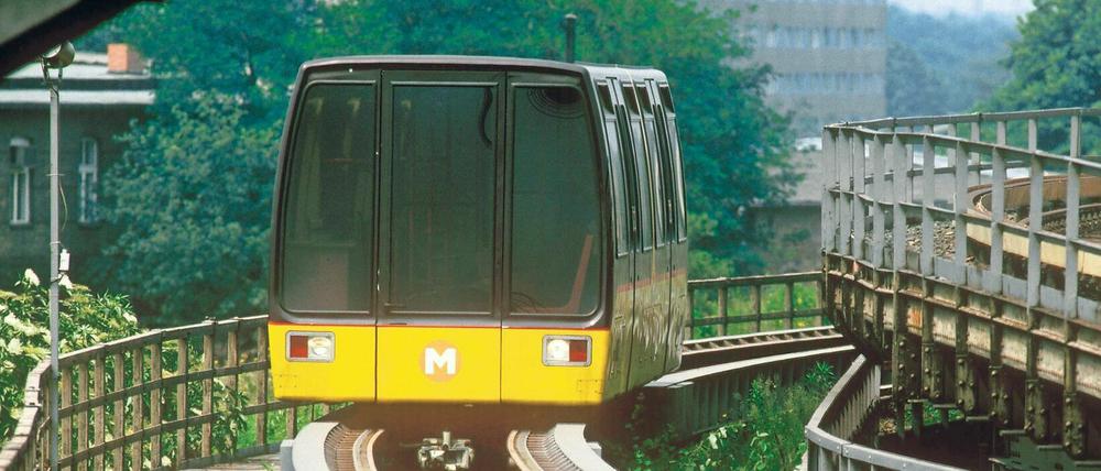 Die Idee einer Magnetschwebebahn ist nicht gerade neu: Hier eine Testfahrt der sogenannten "M-Bahn" 1986. 
