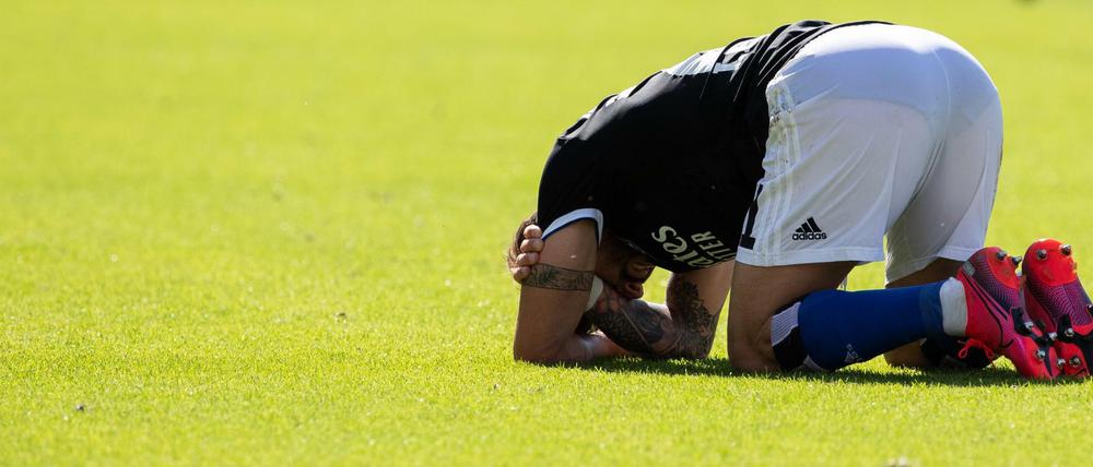 Der HSV zusammengefasst in einem Bild: HSV-Spieler Tim Leibold am Sonntag.