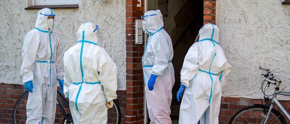 40 mobile Testteams waren unterwegs, um zu prüfen, ob Angestellte der Firma Tönnies die Quarantäne einhalten.