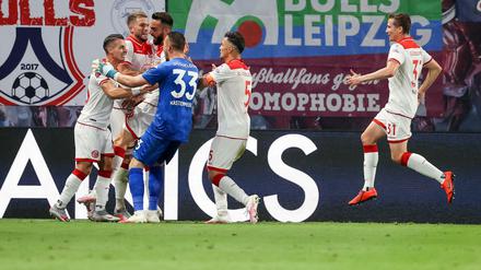 Distanz gibt es auf den Bundesligaplätzen auch in diesen Zeiten eher nicht.