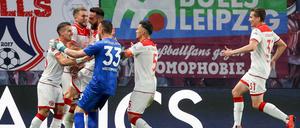 Distanz gibt es auf den Bundesligaplätzen auch in diesen Zeiten eher nicht.