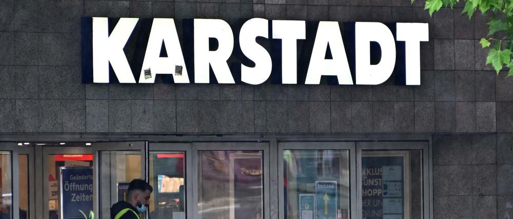 Der Warenhauskonzern plant bundesweit, 62 seiner 172 Filialen zu schließen.