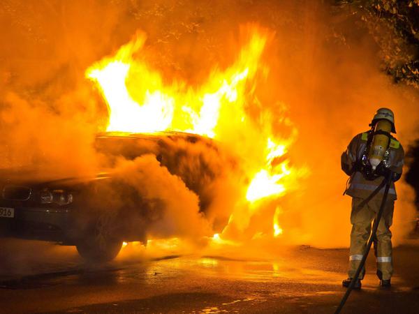 Gefährlicher Job. Feuerwehrleute sind Retter aus höchster Not - und trotzdem werden sie Opfer von Übergriffen.