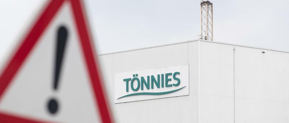 Auslieferungsstopp. Tönnies und die ganze Fleischindustrie stehen in der Kritik.