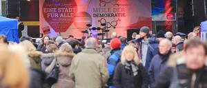 Menschen feiern die "Meile der Demokratie", 2017.