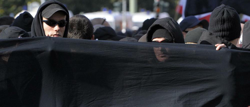 Zu allem entschlossen. Neonazis bei einem Aufmarsch in Berlin. Die Gruppe Nordadler wollte den Nationalsozialismus wiederbeleben.