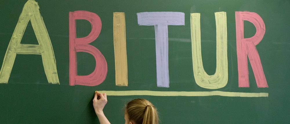 Die Hürden zum Abitur in Berlin wurden abgesenkt. Das soll anders werden, empfiehlt die Kommission.