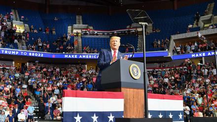 Viele Sitze bleiben leer. Präsident Donald Trump bei der Rally in Tulsa, Oklahoma. 
