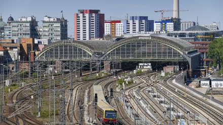 Der Ostbahnhof von Osten aus.