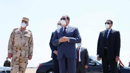 Blufft Ägyptens Präsident Sisi (Mitte)? Oder meint er es mit seiner Drohung ernst?