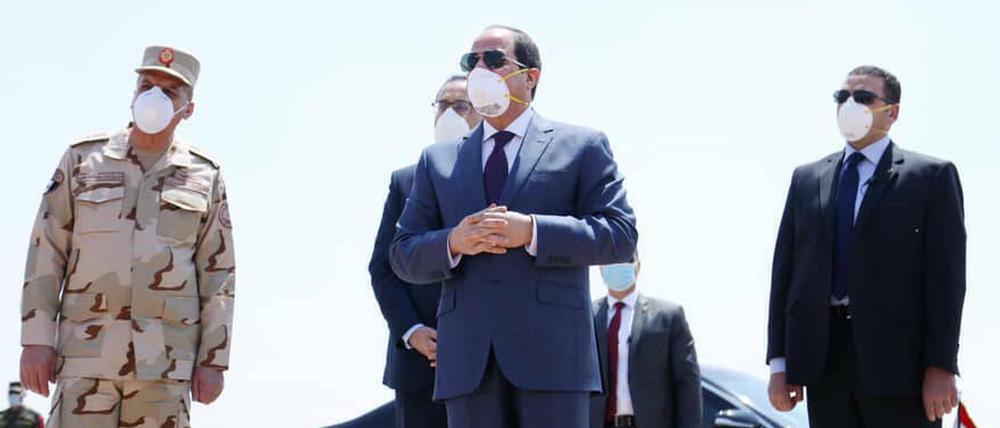 Blufft Ägyptens Präsident Sisi (Mitte)? Oder meint er es mit seiner Drohung ernst?