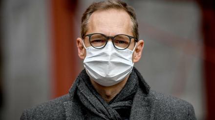 Michael Müller kündigte am Dienstag im Senat punktuelle Kontrollen der Maskenpflicht an. 