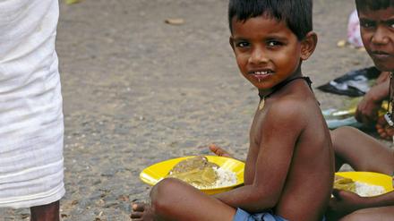 Laut Unicef hat beinahe jede dritte Familie in Sri Lanka wegen der Corona-Pandemie die Menge der Nahrung für ihre Kinder bereits eingeschränkt.