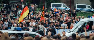 Gegner einer Flüchtlingsunterkunft demonstrieren im Juni 2015 in Freital.