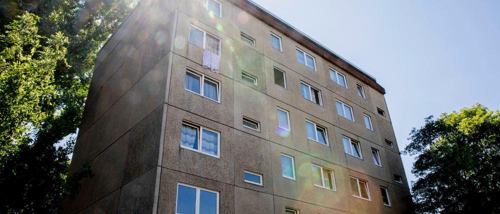 In einem Wohnblock nahe des Ostbahnhofs wurden bei 44 Bewohnern des Gebäudekomplexes Corona-Infektionen nachgewiesen. 